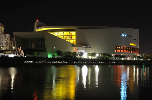 美国航空球馆在晚上。迈阿密，佛罗里达州美国 — 图库照片