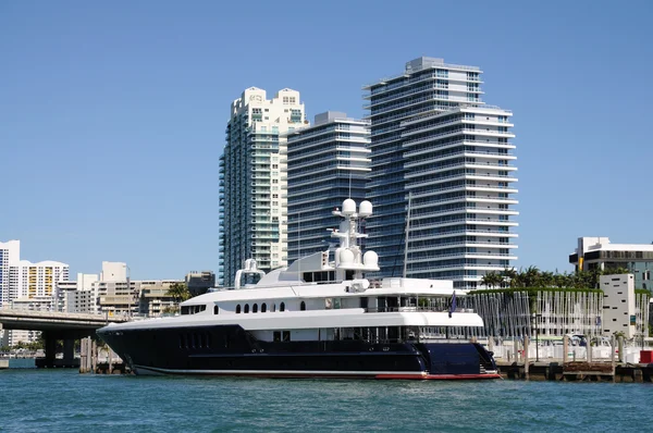 Luxury Yacht at Miami Beach Marina, Florida — Stock Photo, Image