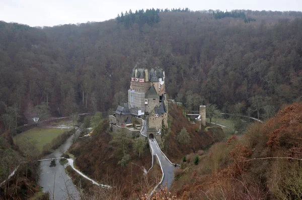 Medeltida slott - burg eltz i Tyskland — Stockfoto