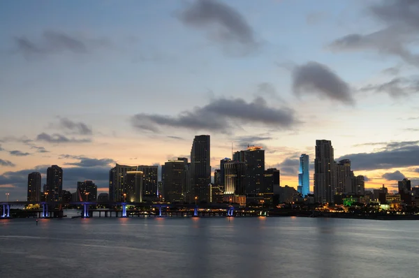 市中心在黄昏，美国佛罗里达迈阿密 — 图库照片