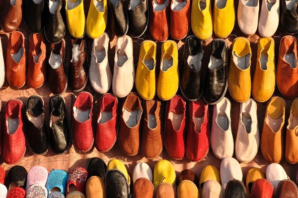 Sapatos coloridos para venda em Marrakech, Marrocos — Fotografia de Stock