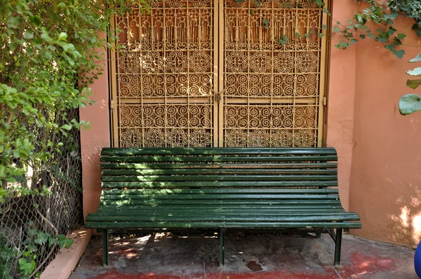 Lavička v jardin majorelle, marrakech, Maroko — Stock fotografie