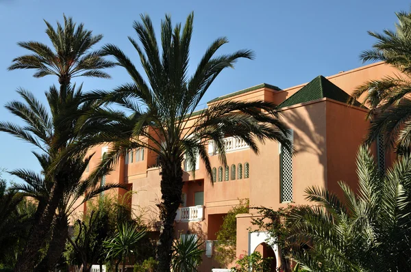Современное здание в Марракеше, Марокко — стоковое фото