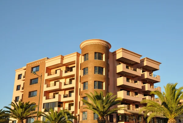 Modernes städtisches Gebäude in Marrakesch, Marokko — Stockfoto