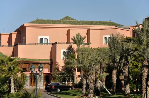 Moderní budova v marrakech, Maroko — Stock fotografie