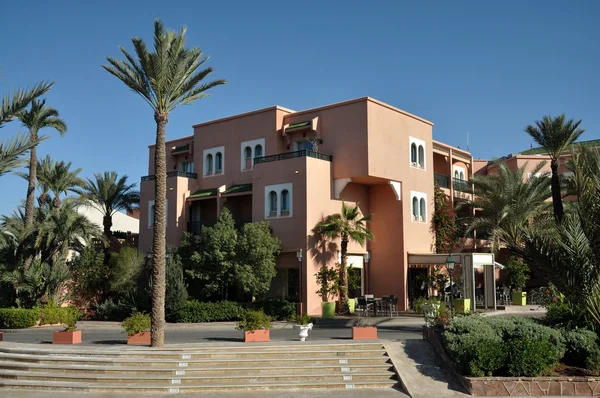 Здание отеля в Марракеше, Марокко — стоковое фото