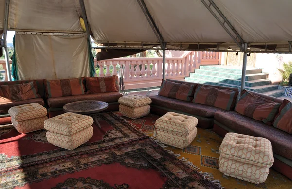 Wnętrze tradycyjnej namiot w Marrakesz, Maroko — Zdjęcie stockowe