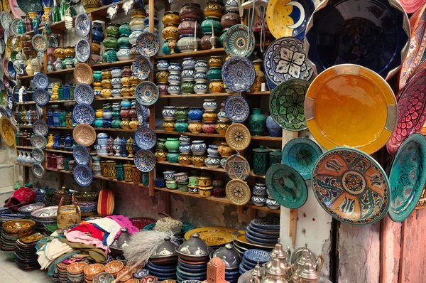 Kolorowe ceramiki na sprzedaż w marrakech, Maroko — Zdjęcie stockowe