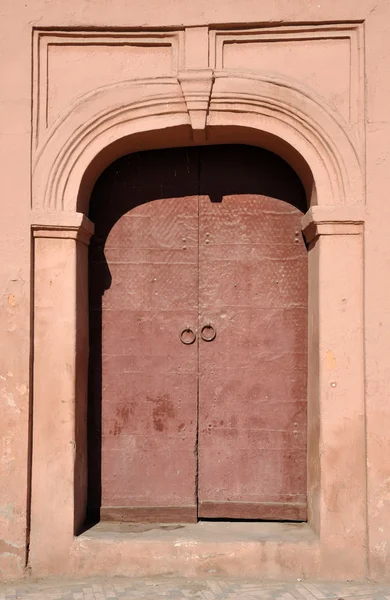 Kapalı kapının Marakeş, Fas — Stok fotoğraf