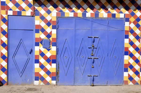 闭的门，马拉喀什 — 图库照片