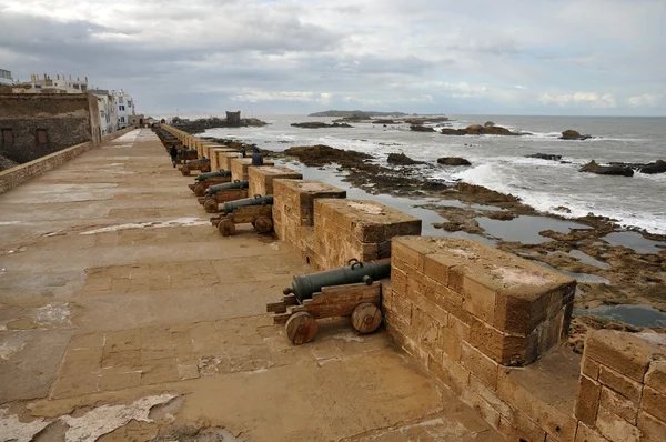 Kanonen auf Stadtmauern in Essaouria, Marokko-Afrika — Stockfoto