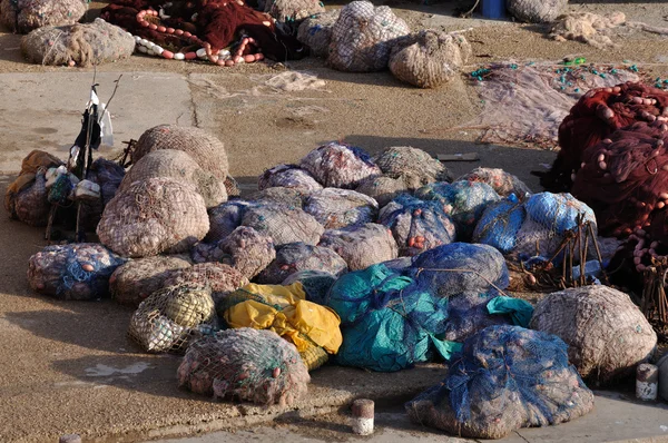 Reti da pesca nel vecchio porto di Essaouria, Marocco — Foto Stock