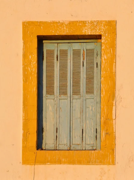 Closed window in Essaouria, Morocco — Stock Photo, Image