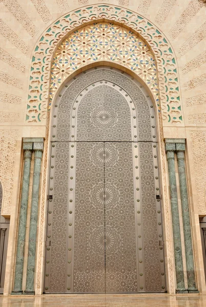 Dörr i hassan ii-moskén i casablanca — Stockfoto