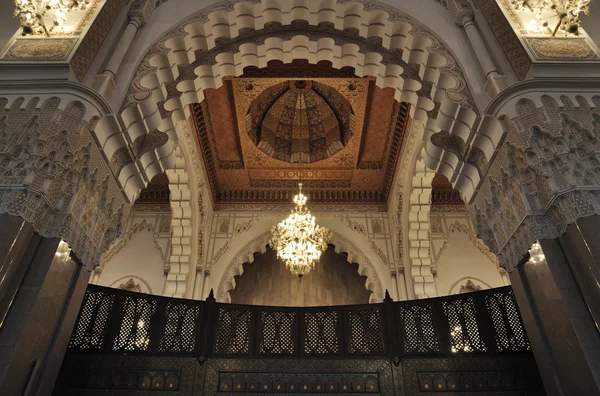 Внутри мечети Хассана II в Касабланке, Марокко — стоковое фото