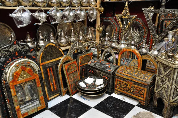 Souvenirladen in der Medina von Marrakesch, Marokko — Stockfoto