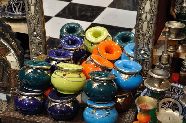 Tienda de recuerdos en la medina de Fez, Marruecos —  Fotos de Stock