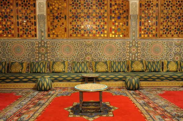 Orientalisch dekorierte Lounge in Marokko — Stockfoto