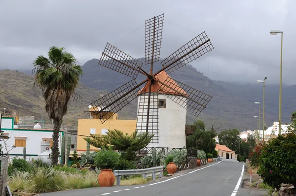 Historický větrný mlýn v mogan, gran canaria Španělsko — Stock fotografie