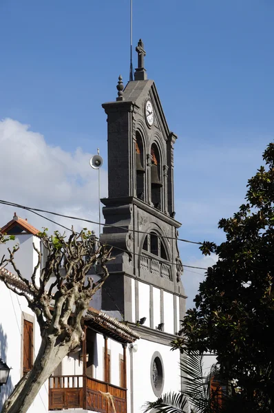 教会在 gran 加那利岛西班牙小镇 firgas — 图库照片