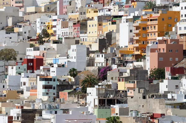 Bunte Häuser in spanischer Stadt — Stockfoto