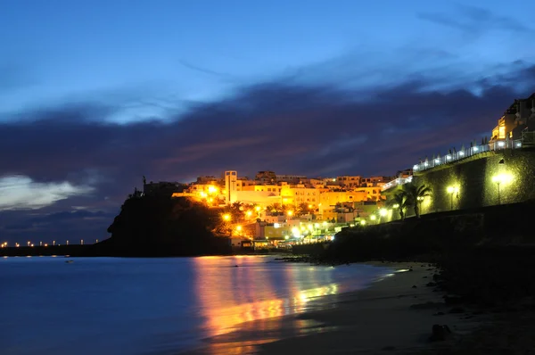 Stad morro jable's nachts. Fuerteventura, Spanje — Stockfoto