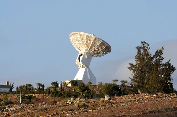 Iletişim uydu anteni — Stok fotoğraf