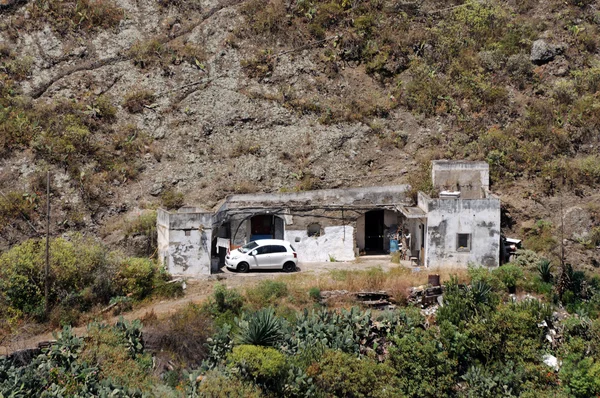 Пещерный дом на острове Гран Канария, Испания — стоковое фото