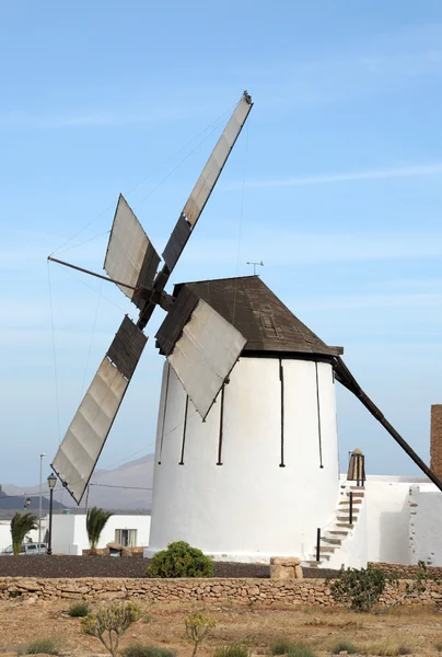 Moinho de vento tradicional, Espanha — Fotografia de Stock