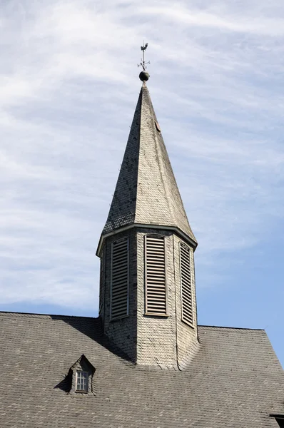 Церковная башня с шифер — стоковое фото