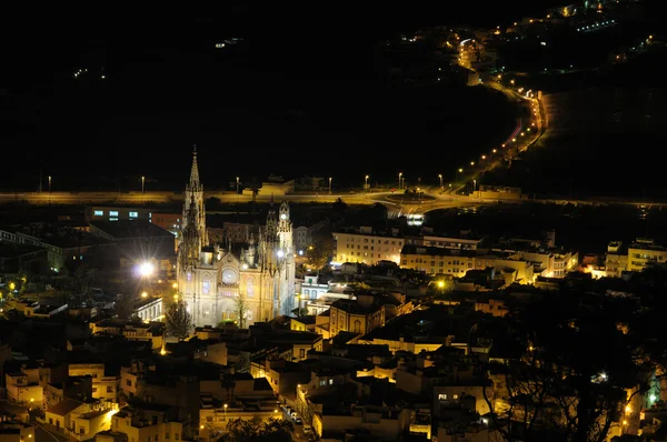 Arucas at nacht, eiland Gran Canaria, Spanje — Stockfoto