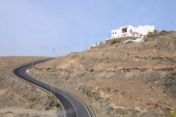 Strada di campagna sull'isola Canaria Fuerteventura, Spagna — Foto Stock