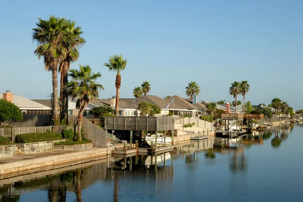 Houses waterside on Padre Island, Texas — Stock Photo, Image