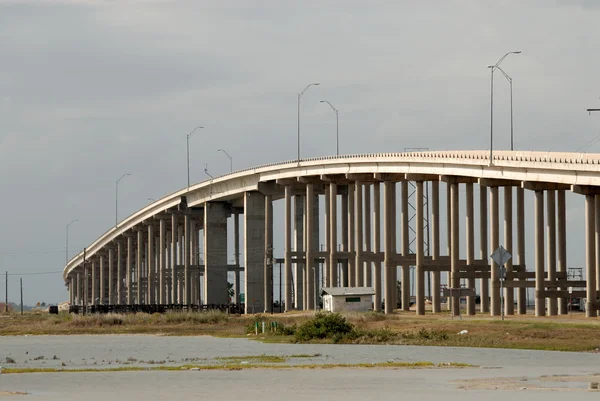Padre island bridge i corpus christi, södra texas, usa — Stockfoto