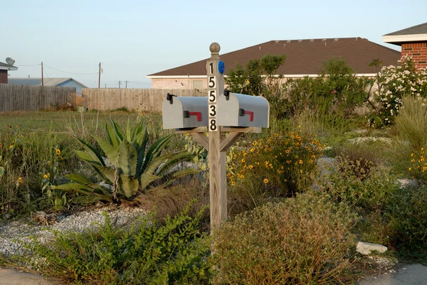 US Mailbox in front of a typical US American house — Stock Photo, Image