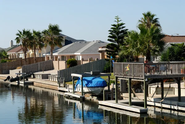 Maisons au bord de l'eau sur Padre Island, Texas — Photo