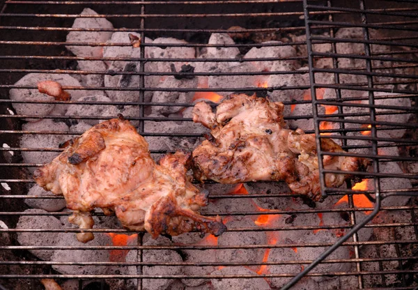 Daging pada penutupan BBQ — Stok Foto