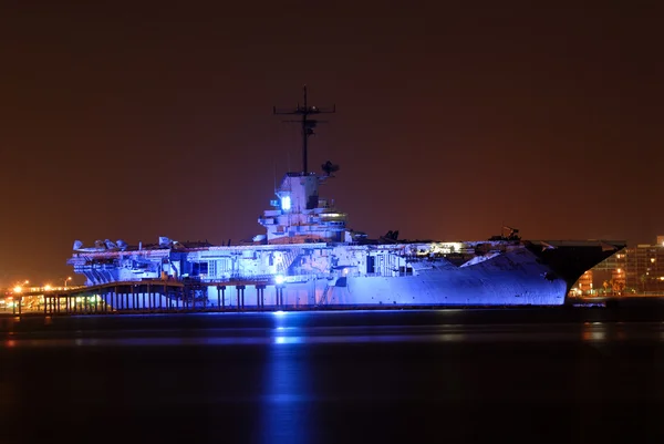 Aircraft Carrier USS Lexington at night, Corpus Christi — Stock Photo, Image