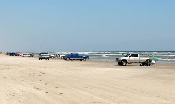 Samochody na plaży — Zdjęcie stockowe