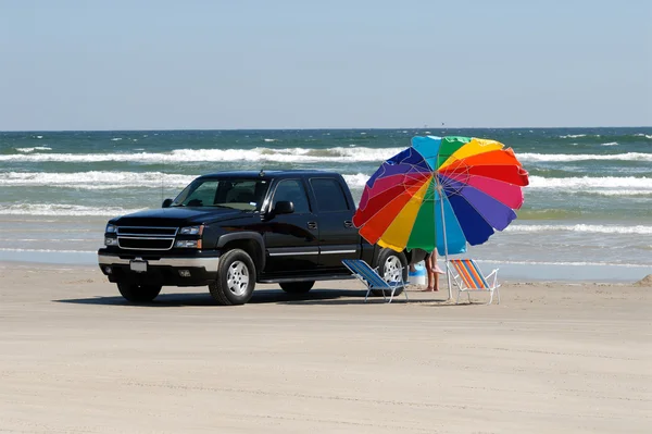 Pick-up op het strand — Stockfoto
