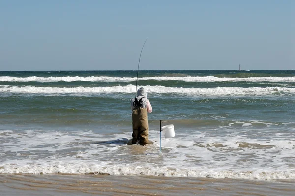 Pescatore sulla spiaggia — Foto Stock