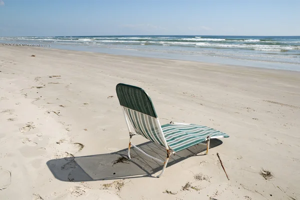 Chaise sur la plage — Photo