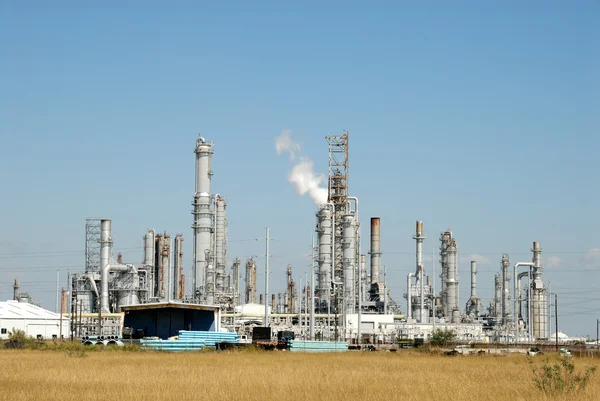 Moderna refinaria de petróleo — Fotografia de Stock