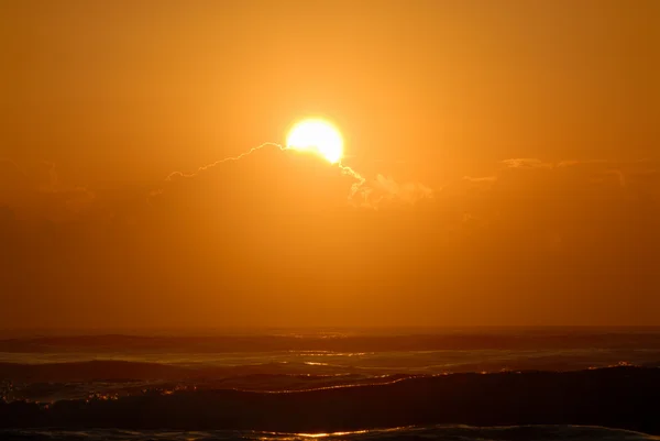 Wschód słońca nad oceanem — Zdjęcie stockowe