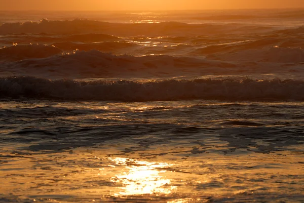 Salida del sol sobre el océano —  Fotos de Stock