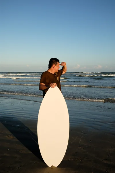 Surfeur sur la plage — Photo