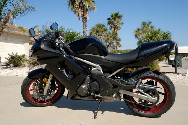 Чёрный мотоцикл — стоковое фото