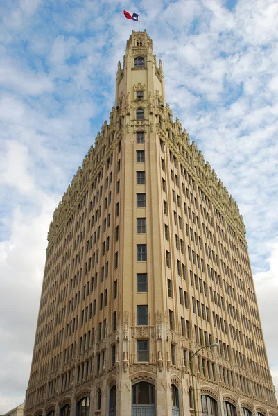 Gebäude mit der texas flagge in san antonio, usa — Stockfoto