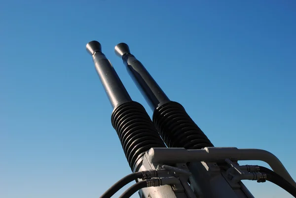 Anti aircraft cannon against blue sky — Stock Photo, Image