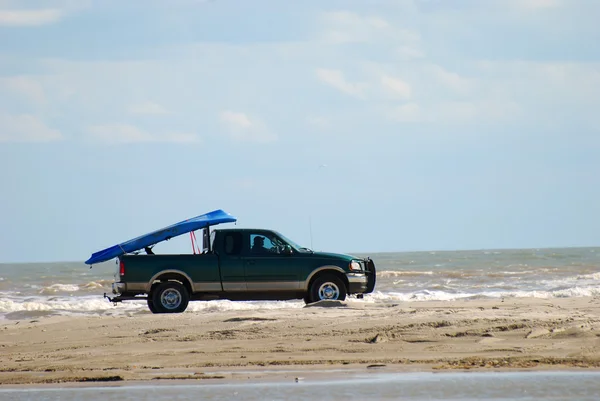 해변에서 운전하는 모습 — 스톡 사진